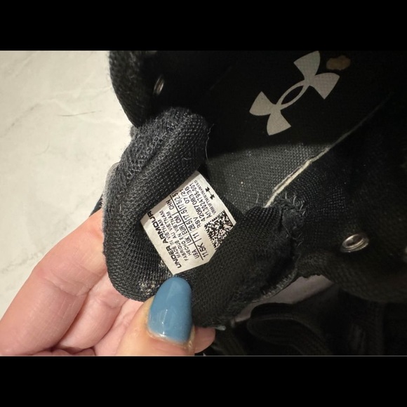 Under armour boy tennis shoes. Size 11.5 - Picture 5 of 5